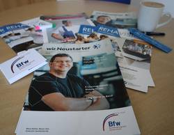 einzelne Exemplare der REHAVISION und der 2.Chance einige Exemplare der 2.Chance und der REHAVISION als Bild dargestellt
