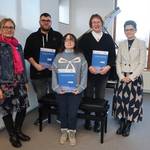 Jahrgangsbesten mit den Teamleiterinnen